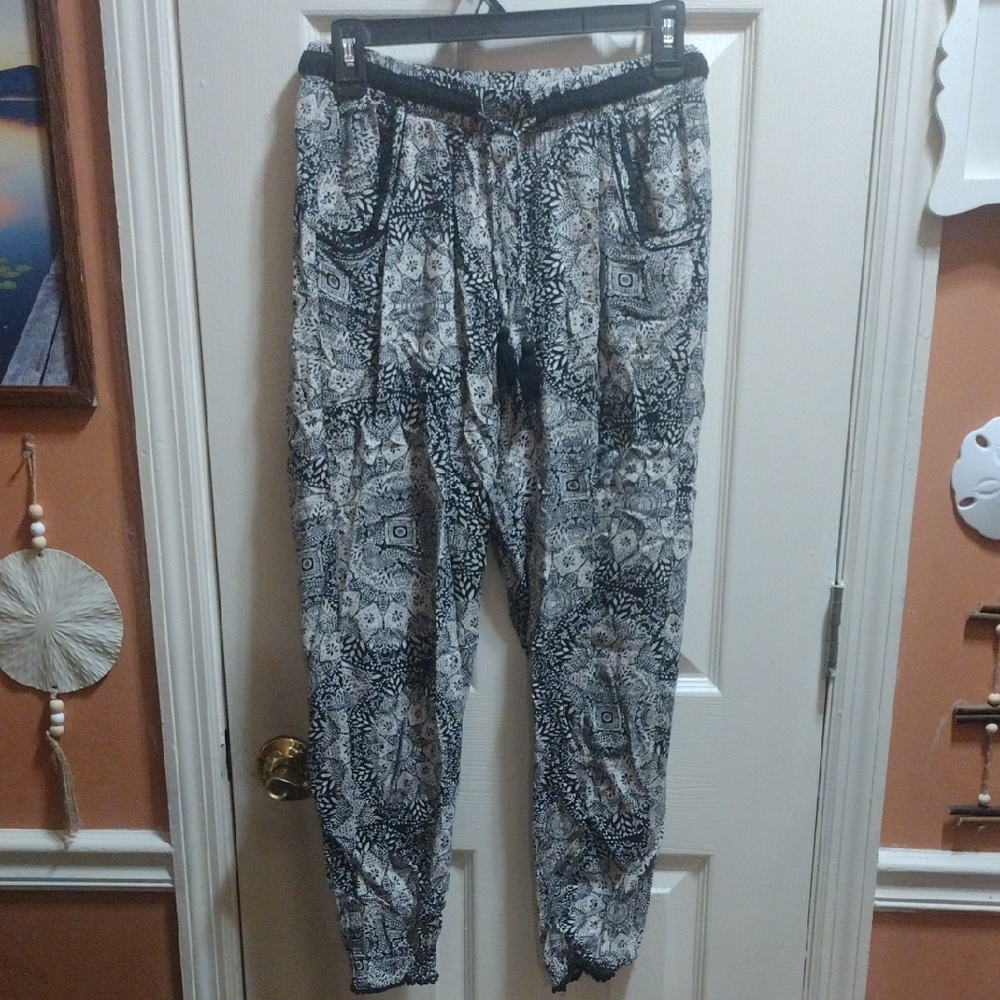 Knox Rose Women's Black & White Patterned Drawstring Jogger Pants